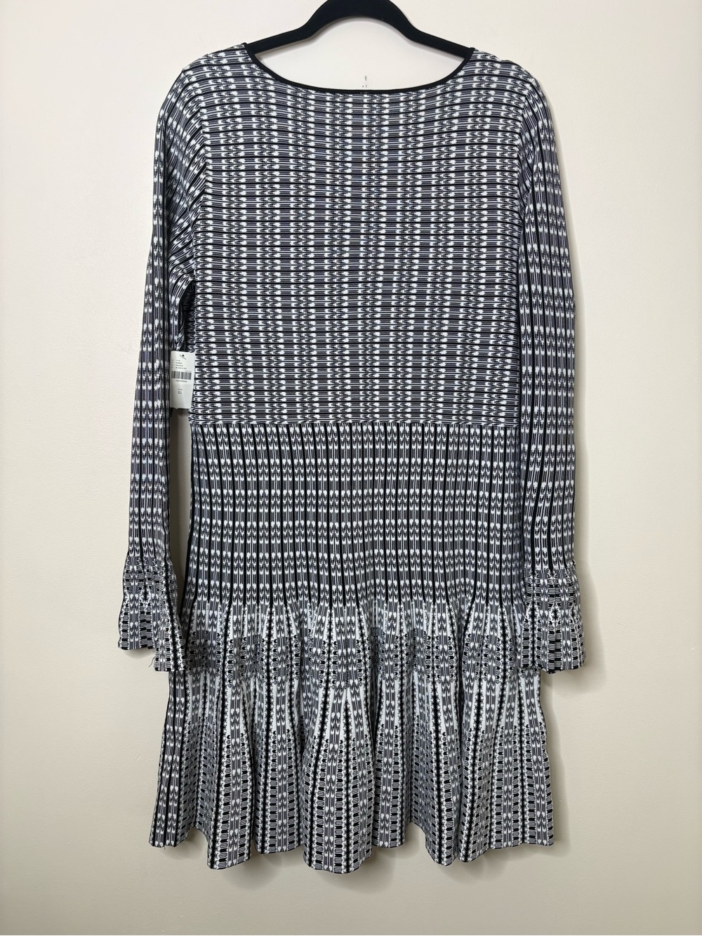 Anthropologie -  Black & White Long-Sleeve Scoop Neck Knit Dress - New With Tags - Picture 8 of 9